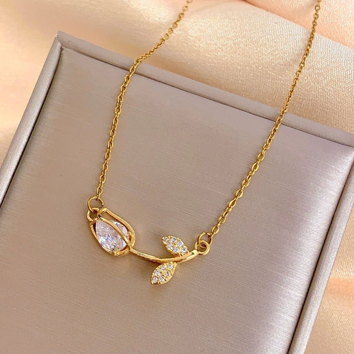 Tulip Stainless Steel Pendant Necklace Jewelry Accessories - Image 9